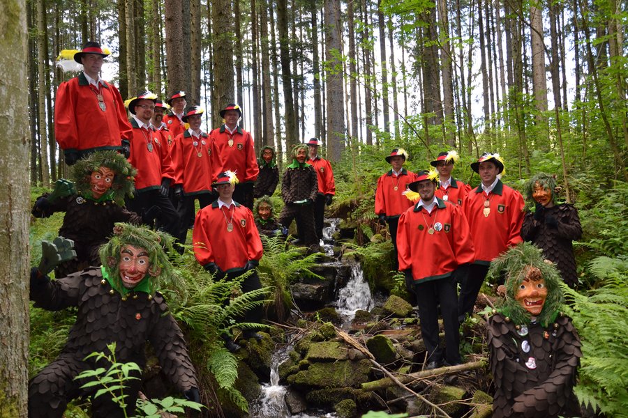 Der Osemali, die Tannheimer Fasnetsfigur, beruht auf einer Sage eines bösen Ritters, welche in verschhiedenen Naturgestalten z. B: als Tannenzapfenmann als Geist sein Unwesen trieb.