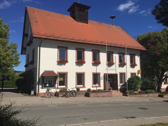 Gebäude, in dem sich die Ortsverwaltung Pfaffenweiler befindet.