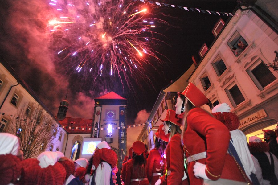 Every year at Fasnet Sunday the Glonkis look for the Fasnet at the Bickentor. At the end a fulminant firework appears in the sky.