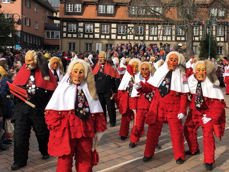 Die Ziegel-Buben erinnern an die ehemaligen Ziegelwerke.